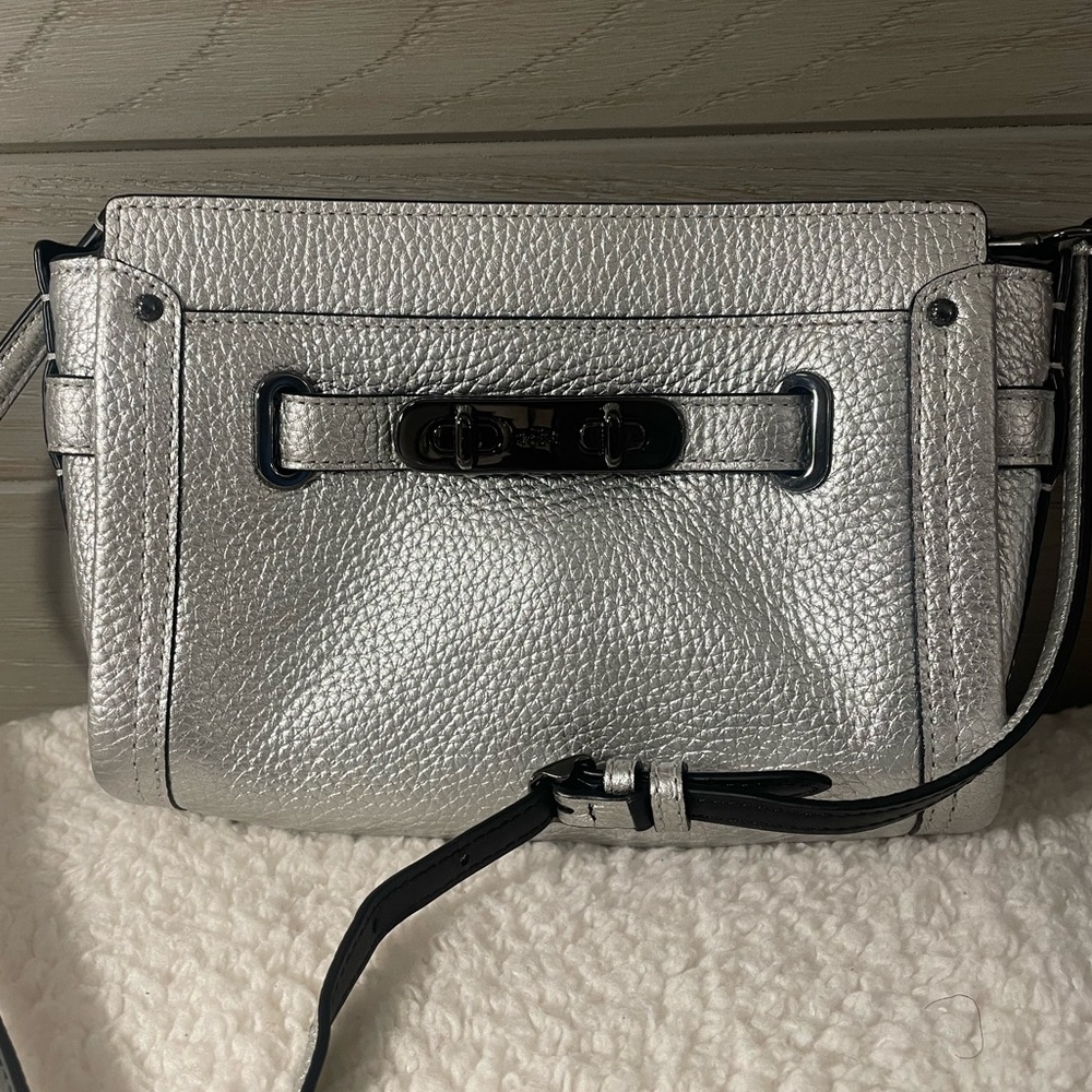 Coach Swagger crossbody in metallic silver - Picture 4 of 8